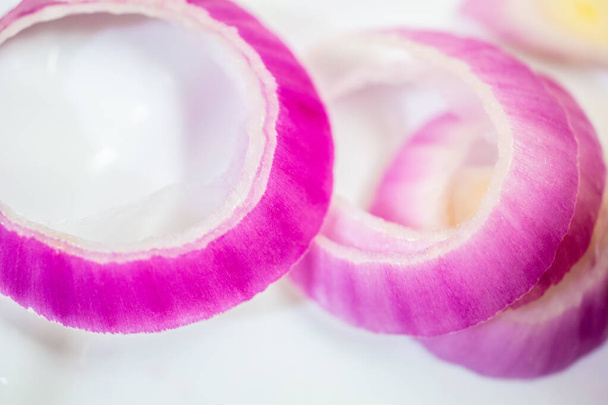A closeup shot of red onion rings - Fotoğraf, Görsel