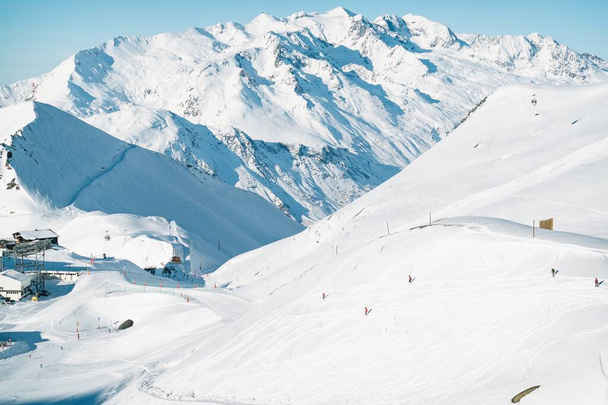 Freeride powder, snowboard w ośrodku Les deux alpes zimą, góry w Alpach Francuskich, Alpy Rodanowe we Francji Europa  - Zdjęcie, obraz