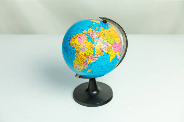Tisch Globus isoliert weißer Hintergrund - Foto, Bild