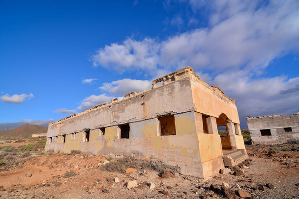 テネリフェ島の軍事基地の放棄された建物カナリア諸島スペイン - 写真・画像