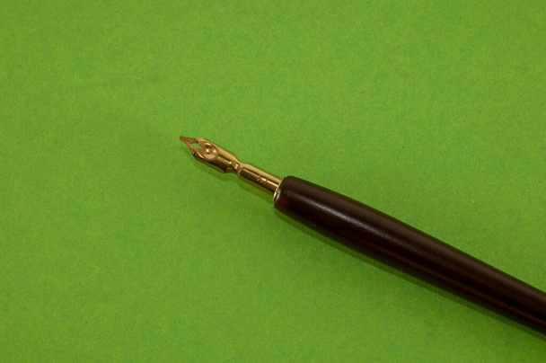 Photo d'un fond de stylo plume à encre antique - Photo, image