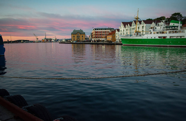 Rogaland Norsko Cruise Ship zakotvil ve Stavanger City Sentrum - Fotografie, Obrázek