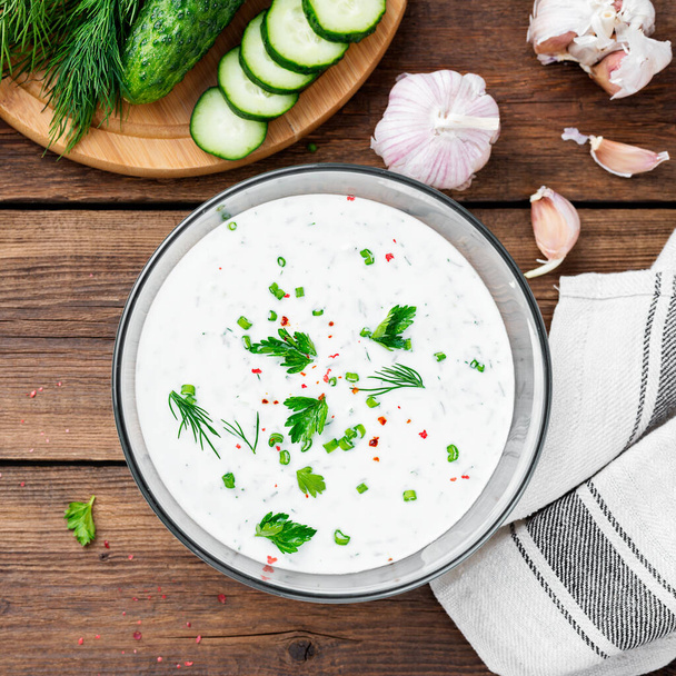 Tzatziki - yoghurt sauce with cucumber, garlic and dill. top view - Foto, immagini