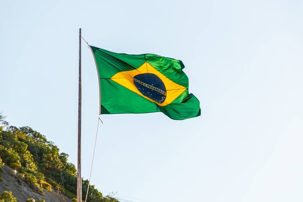 Brazylijska flaga na świeżym powietrzu W Rio de Janeiro Brazylia. - Zdjęcie, obraz