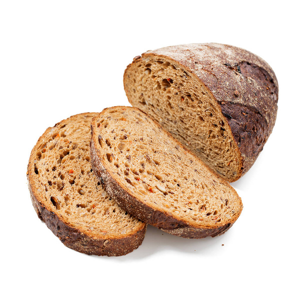 chleb żytni w plasterkach izolowany na białym tle - Zdjęcie, obraz