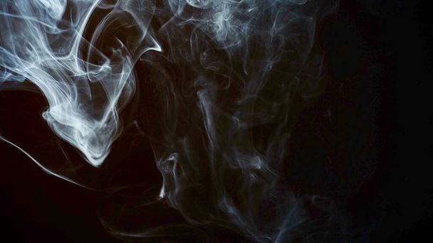 smoke in the rays of light draws beautiful pictures - Valokuva, kuva