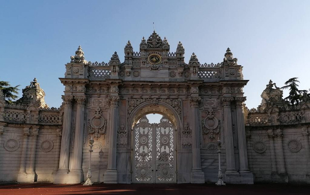 Dolmabahce puerta del palacio es maravilloso - Foto, imagen