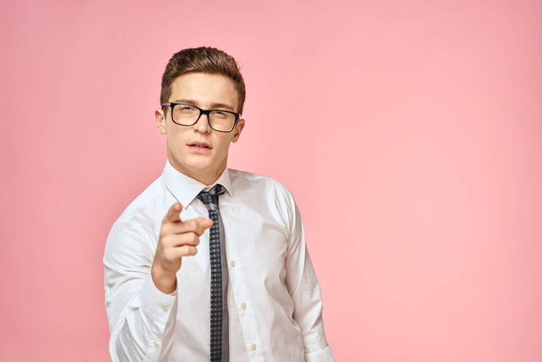 Business man in white shirt with tie wearing glasses self-confidence official pink background - Фото, зображення