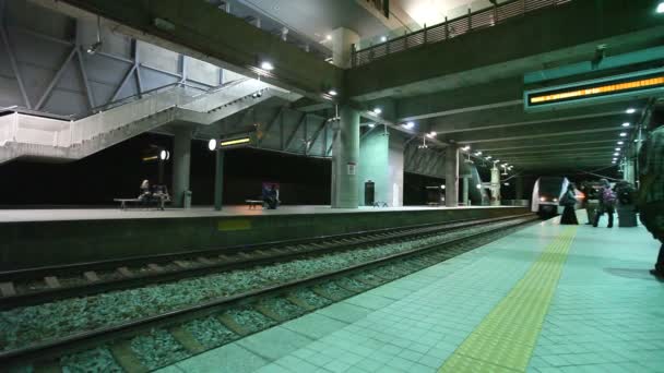 Pendler im Bahnhof von Kuala Lumpur in Malaysia - Filmmaterial, Video