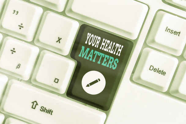 Sana kirjoittaa tekstiä Your Health Matters. Liiketoimintakonsepti hyvä terveys on tärkeintä muun muassa Eri värillinen näppäimistö avain tarvikkeet järjestetty tyhjä kopio tilaa. - Valokuva, kuva