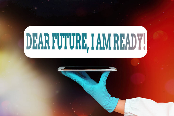 Tekstikyltti, jossa lukee "Dear Future I Am Ready". Käsitteellinen kuva Itsevarma siirtyä eteenpäin tai kohdata tulevaisuudessa Näytetään tyhjä tarra paperi tarvikkeet älypuhelin lääketieteelliset käsineet. - Valokuva, kuva