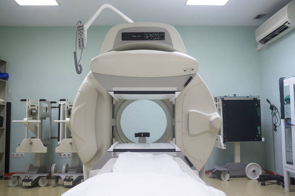 Nuclear Gamma Camera, dispositivo de medicina usado para analisar imagens do corpo humano ou a distribuição de medicamente injetado. Foco suave - Foto, Imagem