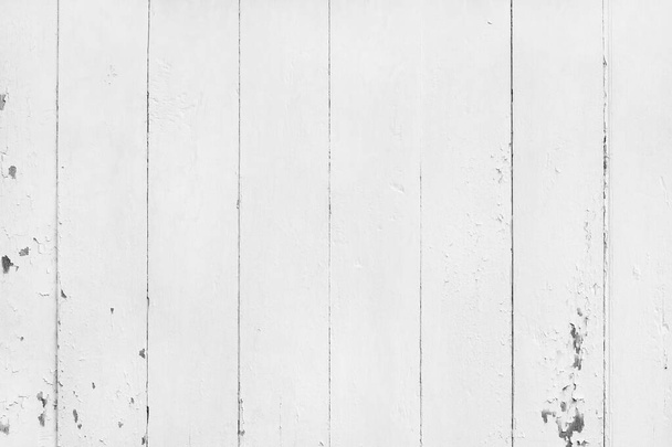 Vintage geschilderde houten achtergrond met gebarsten en geschild, abstracte witte kleur muur textuur in natuurlijk patroon voor design kunstwerk. - Foto, afbeelding