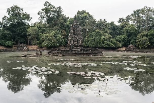 Angkor wat templo complejo en Camboya, Siem Reap templo budista en Asia - Foto, Imagen
