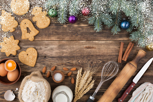 christmas baking background culinary background with spices and Christmas winter ingredients for baking on a vintage wooden table. Top view with copy space. - Foto, afbeelding