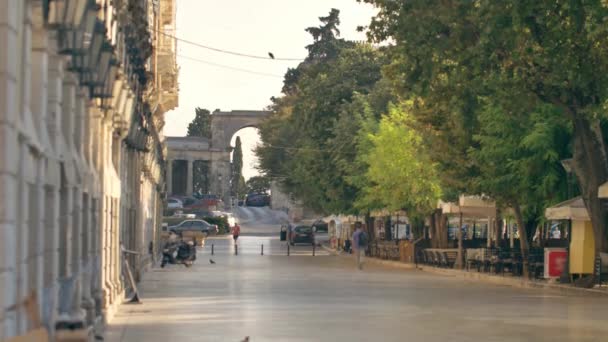 Korfu város utcái, Korfu óvárosának építészete, Görögország. - Felvétel, videó
