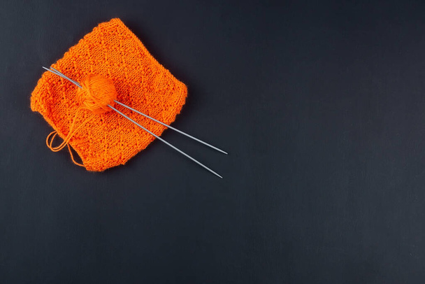 knitting ball of yarn and knitting needles on a black background - Фото, изображение