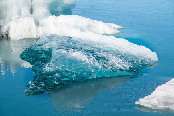 Icebergs en Laguna Glaciar Jokulsarlon en el sur de Islandia - Foto, imagen