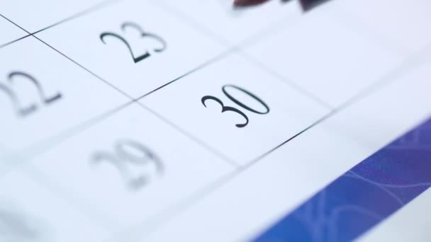 deadline concept met rode stip op kalenderdatum  - Video