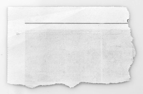 Шматок рваного паперу на звичайному фоні
  - Фото, зображення