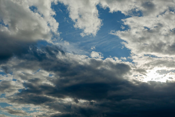 sun hid behind the clouds - Foto, Bild