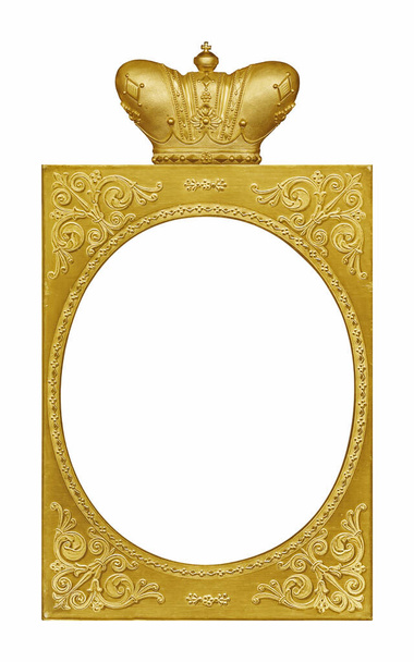 Marco dorado con corona para pinturas, espejos o foto aislada sobre fondo blanco - Foto, imagen