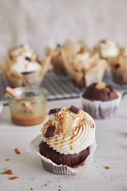 A closeup shot of the freshly baked delicious and creamy chocolate cupcake - 写真・画像