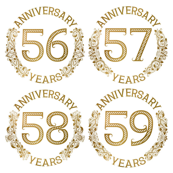 Conjunto de emblemas de aniversario de oro. Cincuenta y seis, cincuenta y siete, cincuenta y ocho, cincuenta y nueve años signos en estilo vintage. - Vector, Imagen