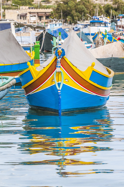 geleneksel luzzu tekneye malta limanında marsaxlokk. - Fotoğraf, Görsel