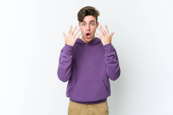 Young caucasian man isolated on white background showing number ten with hands. - Φωτογραφία, εικόνα