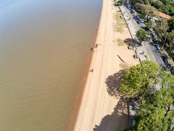 Aerovista de la playa de Ipanema, Porto Alegre, Rio Grande do Sul, Brasil - Foto, Imagen