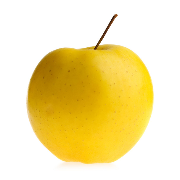Yellow apple with reflection. It is isolated on a white backgrou - Foto, immagini