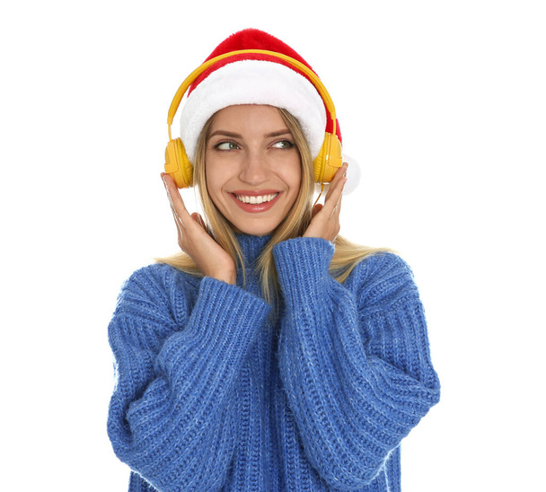 白い背景にヘッドフォンを持つ幸せな女性。クリスマス音楽 - 写真・画像