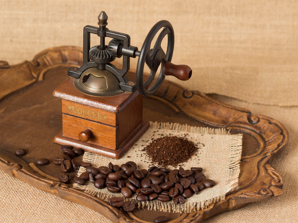 Molinillo de café manual antiguo
 - Foto, imagen