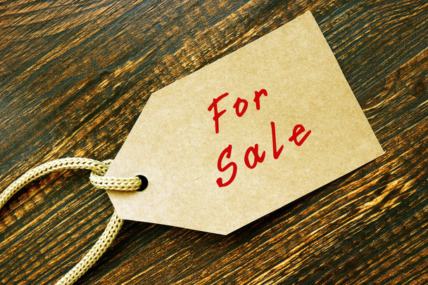 Business concept meaning For Sale with sign on the piece of paper - Foto, Imagem