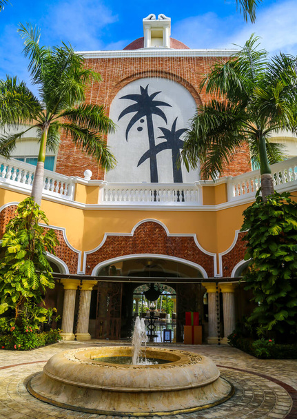 PUNTA CANA, DOMINIKAI KÖZTÁRSASÁG - DECEMBER 31, 2018: Iberostar Grand Hotel Bajorország üdülőhelye Punta Kanában, Dominikai Köztársaság - Fotó, kép