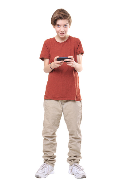 portret mężczyzna nastolatek trzymając telefon w obie ręce, isola - Zdjęcie, obraz