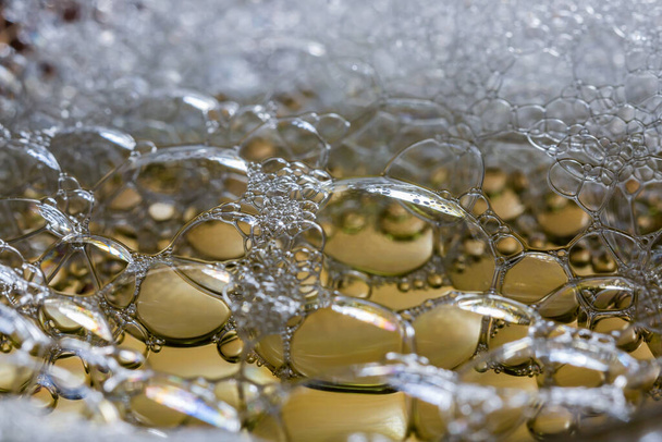 Burbujas en un vaso de agua - Foto, imagen