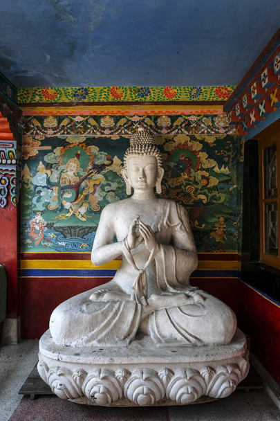 Kalimpong, India - October 2020: The Zhekar Choede monastery in Kalimpong on October 17, 2020 in West Bengala, India. - Foto, Imagen