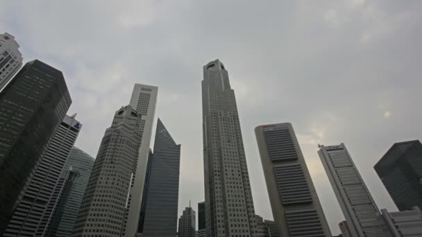 κινούμενα σύννεφα χρονική ουρανοξύστης κτίρια οικονομική συνοικία στο κέντρο της πόλης στη Σιγκαπούρη - Πλάνα, βίντεο