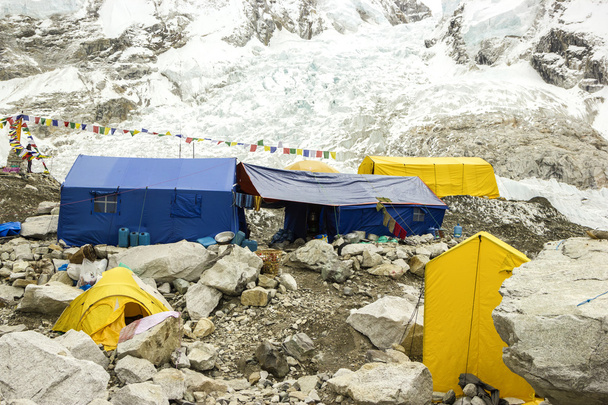 Tentes en Everest Base Camp, Himalaya, Népal
. - Photo, image