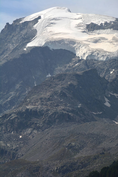 Piz Morteratsch viewed from the Bernina Pass in southern Switzerland above St Moritz. - Foto, Imagem