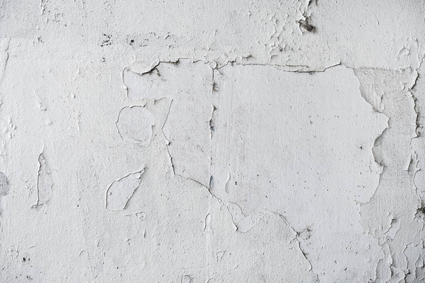 Grunge white texture of weathered wall with paint peeling off the surface, worn facade pattern as background - Foto, Imagem