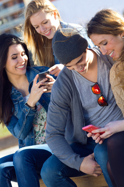 Friends having fun with smartphones - Foto, afbeelding