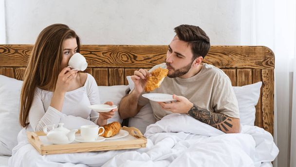 Freizeit, Quarantäne und romantisches Frühstück im Bett - Foto, Bild