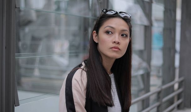 Young Asian woman in a city - Fotografie, Obrázek