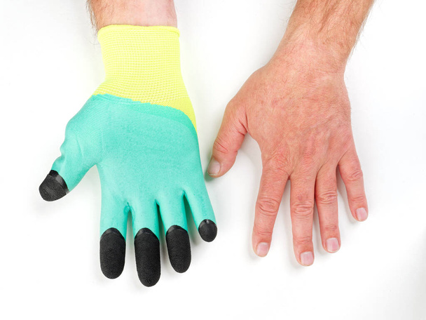 рукавички в асортименті будівельних рукавичок для саду і городу на білому фоні 2020
 - Фото, зображення