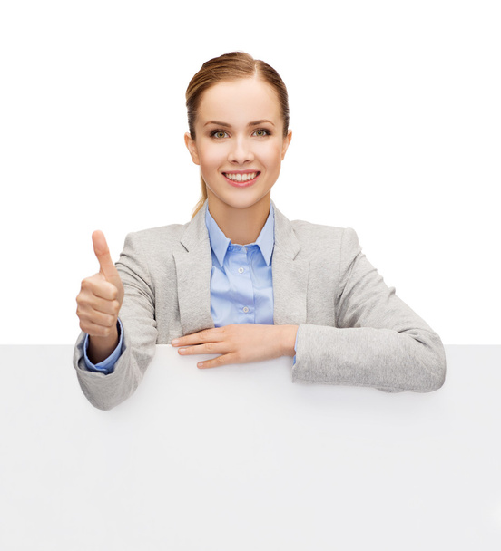 Smiling businesswoman with white blank board - Zdjęcie, obraz