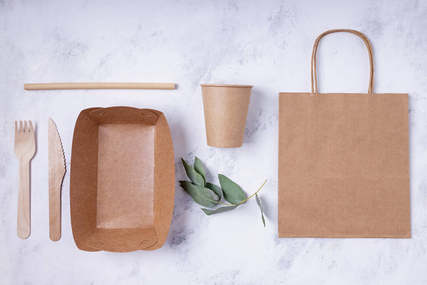 Eco friendly tableware and packaging flat lay - Foto, afbeelding