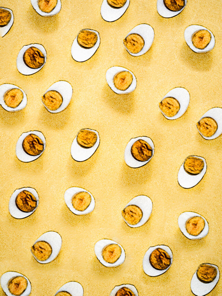 Наполовину вареные яйца рисунок на желтом фоне - Фото, изображение